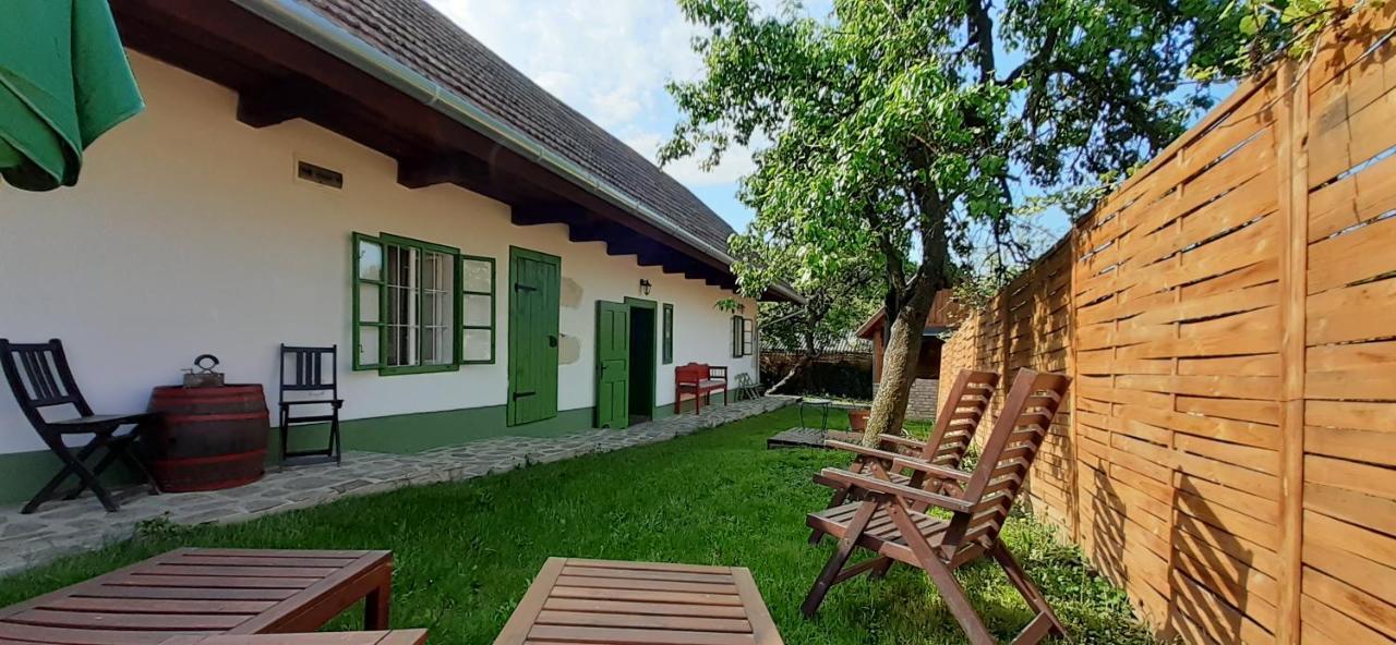 Apartment Padlaskincsek Vendeghaz *